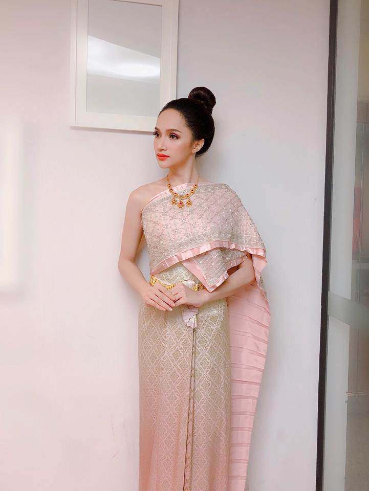 bi mat dang sau lop trang diem giup huong giang idol lien tiep dan dau hoa hau chuyen gioi - 7